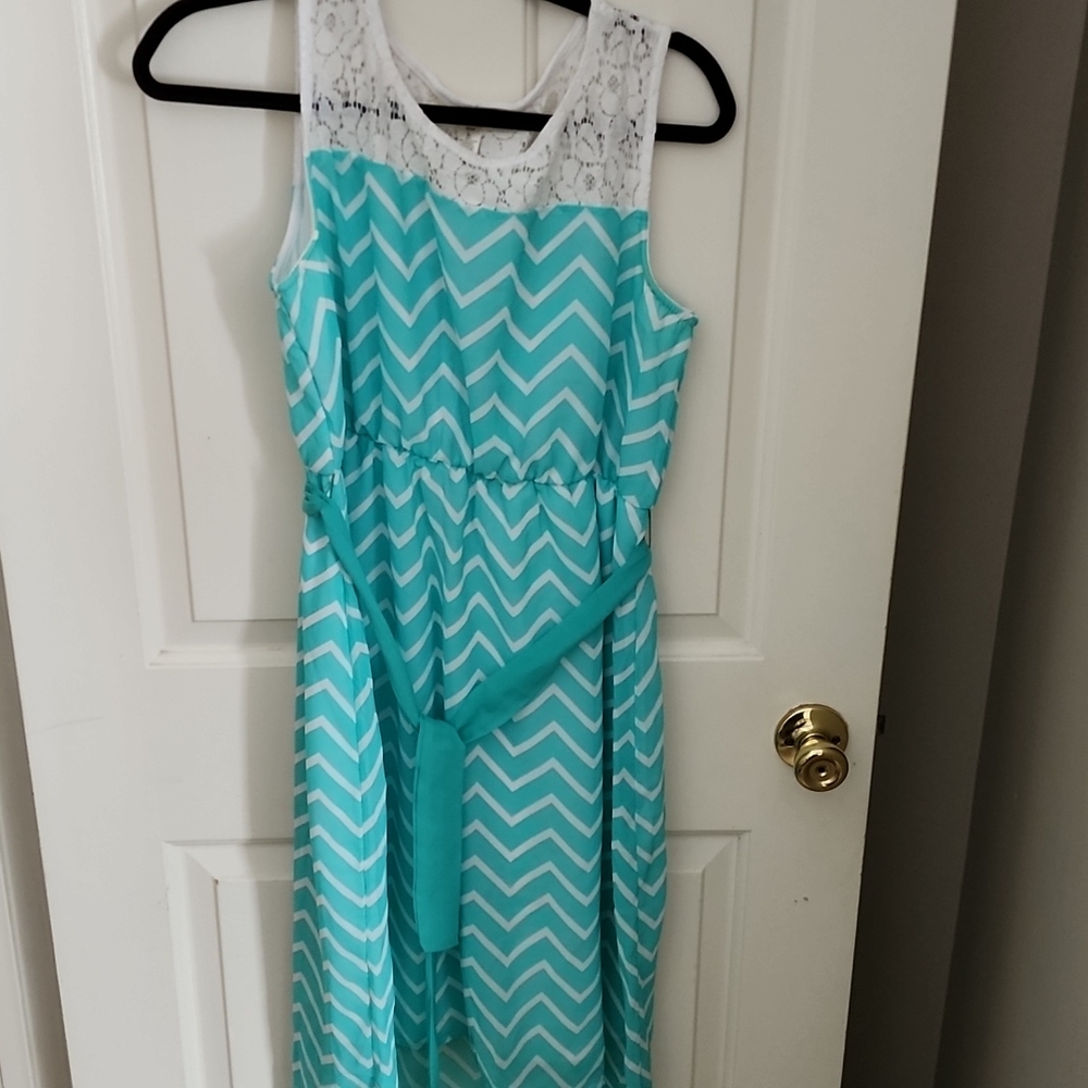 Three Seasons maternity dress, size large, green and white